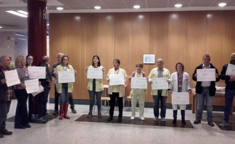 Personal sanitario de Santiago se solidariza con los compañeros de las áreas amenazadas