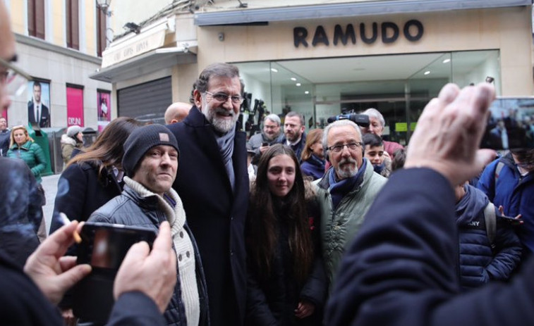 ​Rajoy avisa a Puigdemont de que no cambiarán 