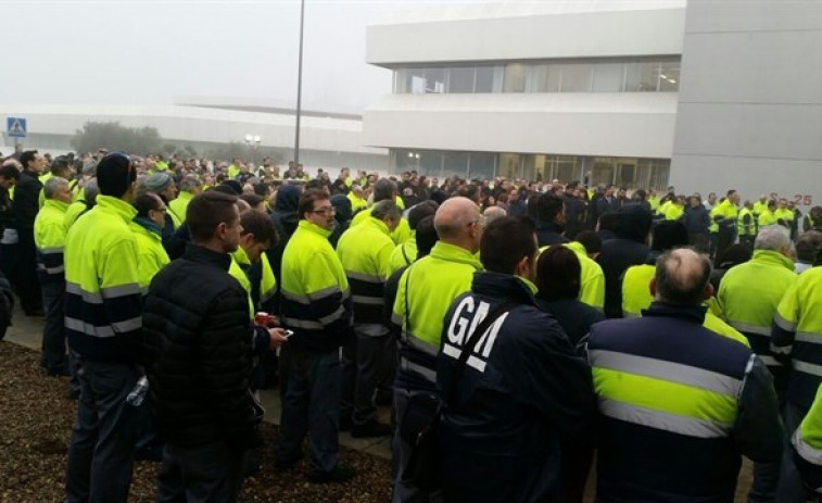 ​Los trabajadores de Opel aceptan un nuevo convenio y evitan que su producción se marche a Vigo