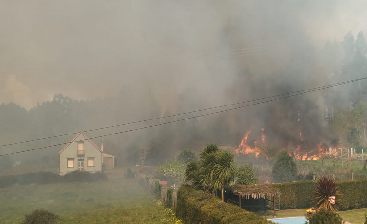 Espectacular vídeo del incendio de Rianxo y Dodro, que lleva quemadas 750 hectáreas