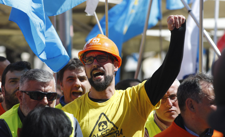 Trabajadores de Alcoa, alcalde, Xunta y En Común critican al Gobierno por no aprobar el estatuto