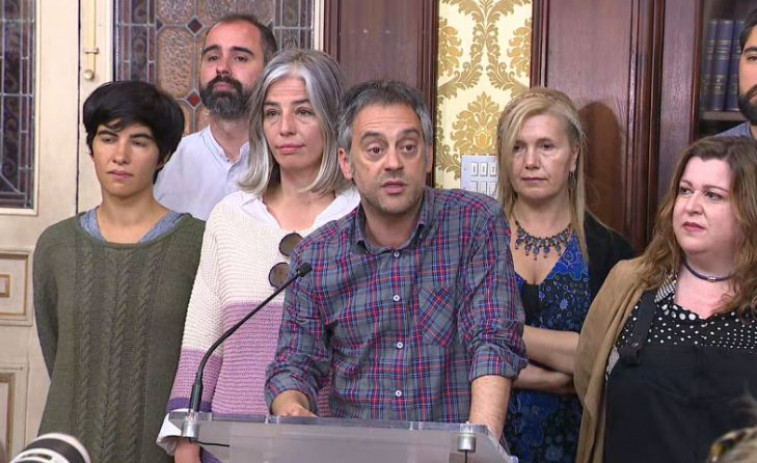 Emocionado, el alcalde de A Coruña Xulio Ferreiro deja la política tras perder las elecciones (vídeo)
