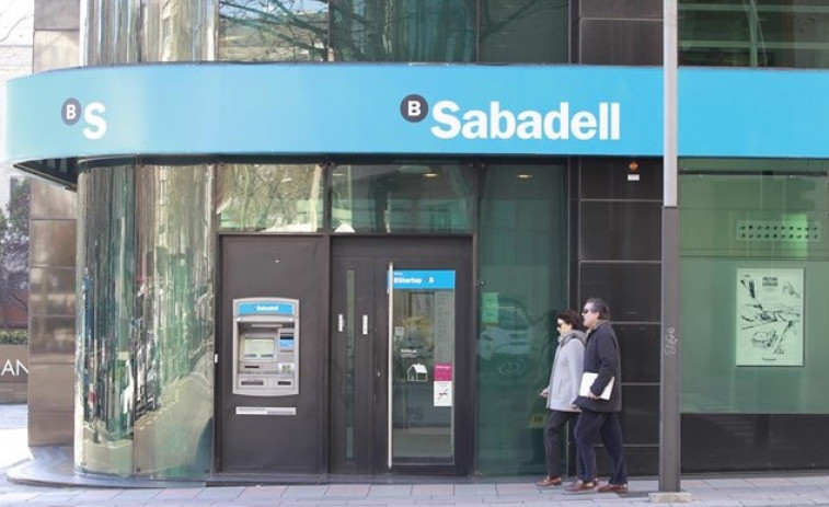 La independencia del Banco Sabadell se complica aún más con la probable fusión te Bankia y CaixaBank
