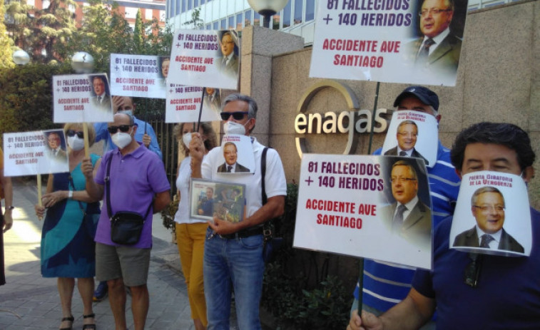 Enagás defiende el fichaje del ex-ministro José Blanco ante la indignación de las víctimas de Alvia