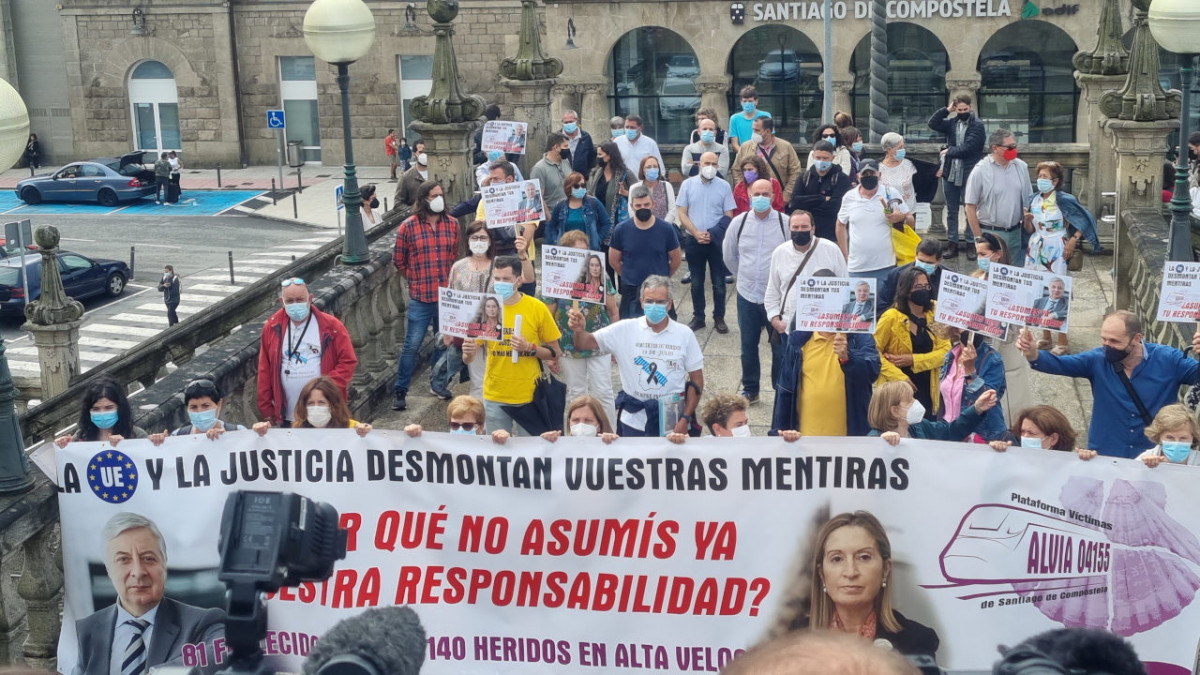 Protesta de las vu00edctimas del Alvia en 24 de julio de 2021 en una foto del Bloque