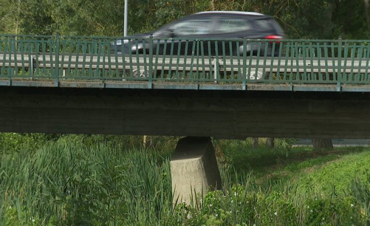 Riesgo del derrumbe de otro puente en Lugo: Monforte cierra el puente de Piñeira tras hundirse un pilar