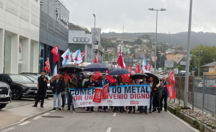 El comercio del metal de Pontevedra baraja una huelga ante la 