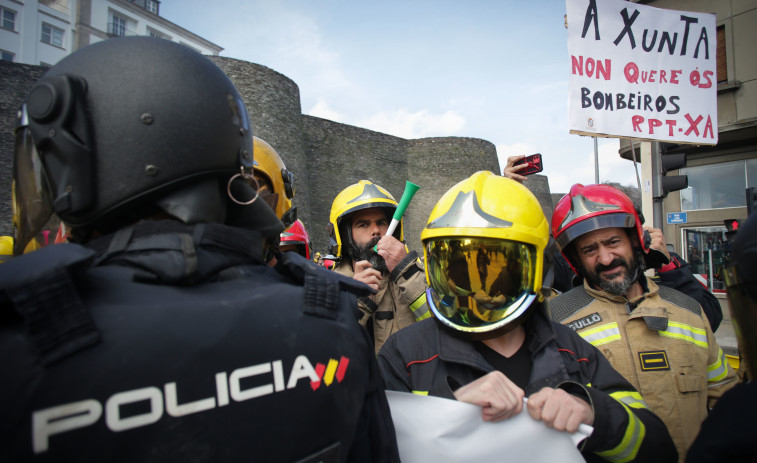 Huelga indefinida de bomberos puede provocar cierres  en 25 parques de toda Galicia