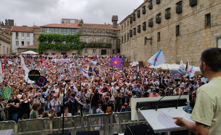 Miles de personas se manifiestan en el Día da Patria Galega en busca de un 
