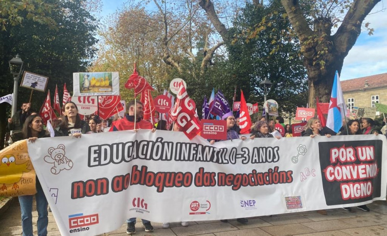 Protesta de la educación infantil en las calles de Compostela por un 