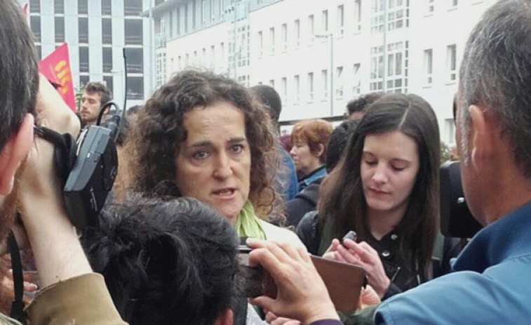 ​Unha concentración pide o arquivo da causa contra a activista Laura Bugalho