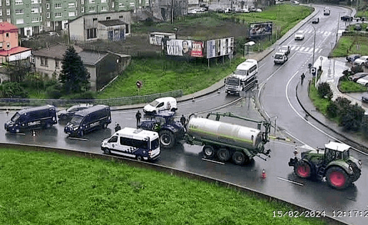 Tractorada de Agromuralla colapsa el tráfico en A Coruña