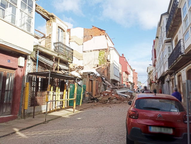 Colapsa un edificio deshabitado en el barrio ferrolano de Esteiro