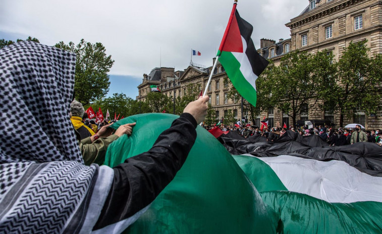 Semana de protestas en Galicia en defensa de Palestina con una bandera humana el domingo en Santiago