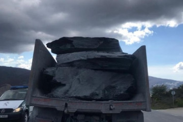 Interceptado un camión cargado de pizarra que excedía en 15.000 kilos la carga permitida en Carballeda de Valdeorras