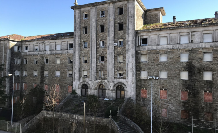 ​La USC vende el edificio del antiguo hospital de Galeras