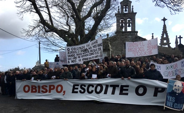 ​Friol y Guitiriz, en huelga por la polémica del párroco