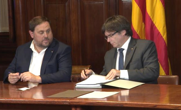 El TC declara inconstitucional la ley del referéndum y Puigdemont rechaza la 