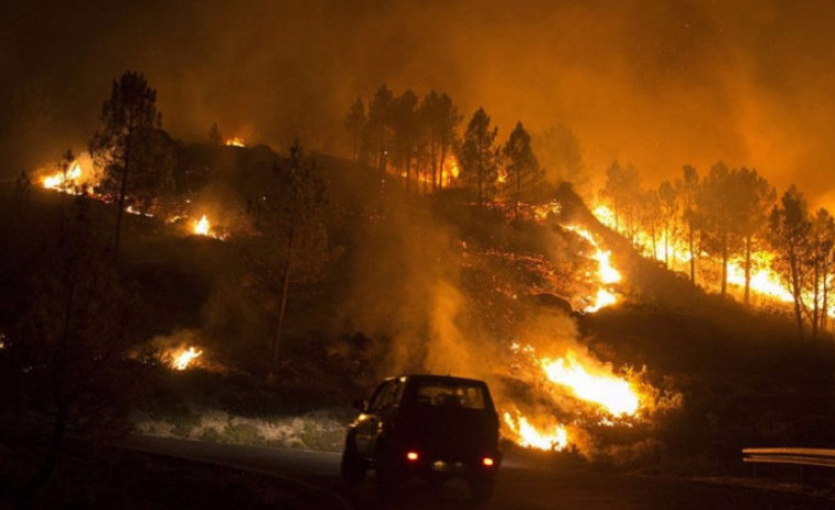 La comunidad de montes de Chandebrito critica la actuación policial durante los incendios