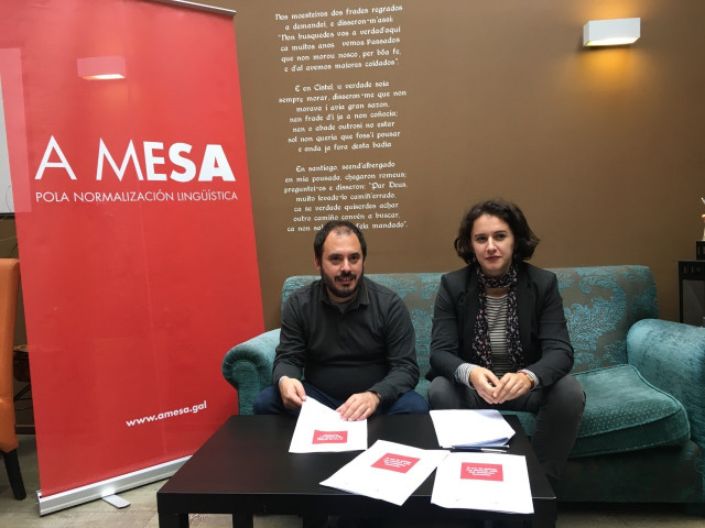 Marcos Maceira y Elsa Quintas, en la presentación de un informe de A Mesa