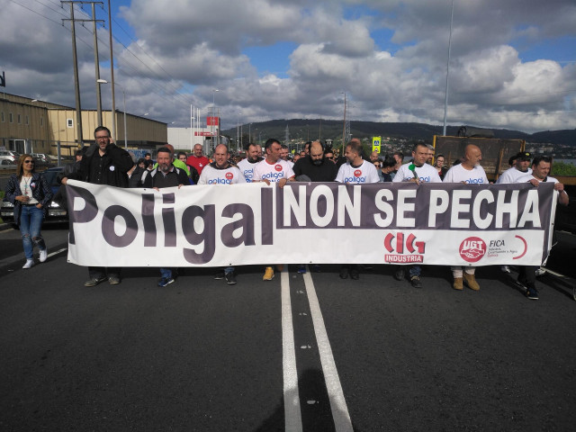 Unas 500 personas reclaman que no se cierre la planta de Poligal en Narón (A Coruña)