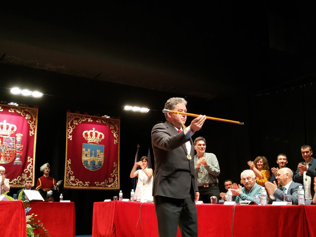 AV.- Lores (BNG) investido por sexta vez alcalde de Pontevedra con el apoyo del PSOE