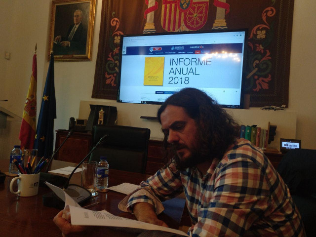 El diputado de En Marea y portavoz nacional de Anova, Antón Sánchez, durante una reunión en Madrid con el gabinete del Defensor del Pueblo