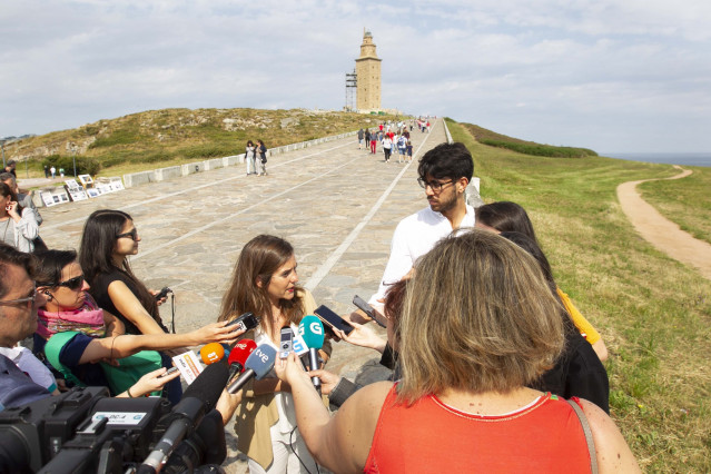 Inés Rey, alcaldesa de A Coruña, en declaraciones a los medios de comunicación ante la Torre de Hércules