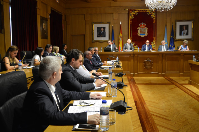 Pleno de la Diputación de Ourense para decidir el reparto de asesores y recursos
