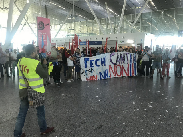 Primera jornada de huelga en el Aeropuerto de Santiago.
