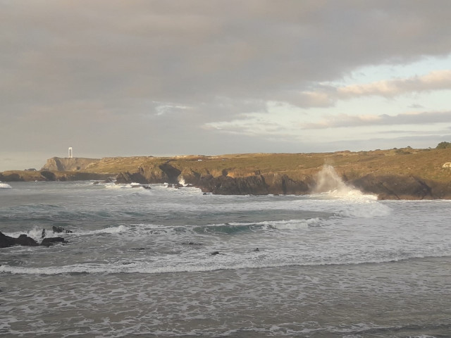 Olas en la playa de Meirás, Valdoviño (A Coruña) temporal, oleaje  Olas en la playa de Meirás, Valdoviño (A Coruña) temporal, oleaje