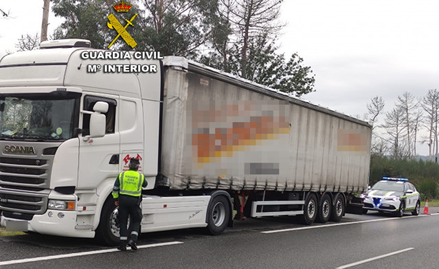 Camión implicado en un atropello en A Cañiza (Pontevedra).
