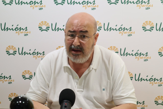 Archivo - El secretario xeral de Unións Agrarias, Roberto García, en rueda de prensa