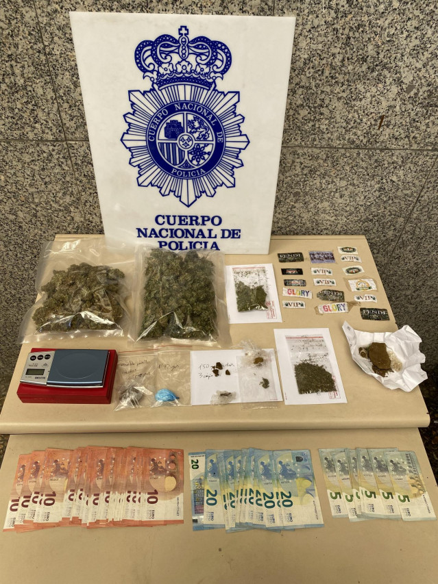 Efectos intervenidos por la Policía Nacional en el marco de la 'Operación Lucas' con tres detenidos en Ourense.