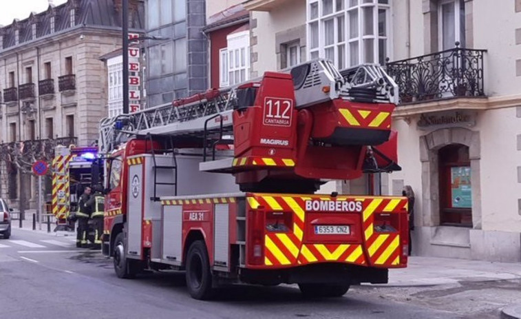 Asisten a dos personas en Vigo tras producirse un incendio en su vivienda