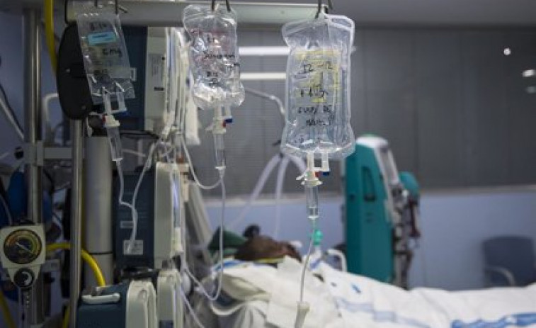 Se incrementan los hospitalizados por Covid en Galicia y los casos activos casi rozan las cifra de 15.000