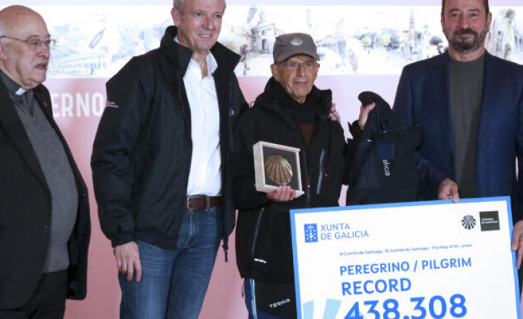 Santiago bate el récord oficial de llegada de peregrinos casi dos meses antes de que finalice el año: 438.308
