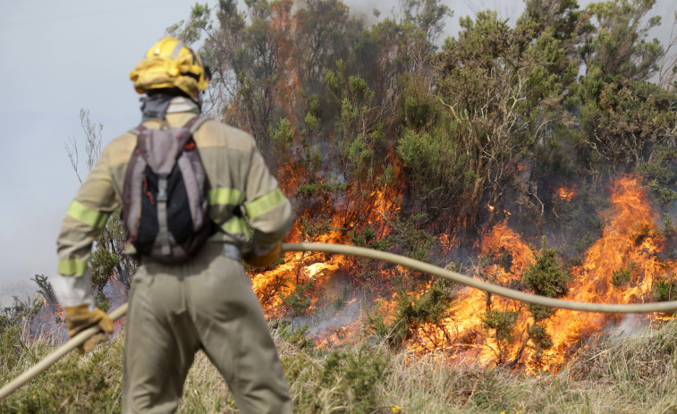 Estabilizado el incendio declarado en Avión que afecta a unas 20 hectáreas