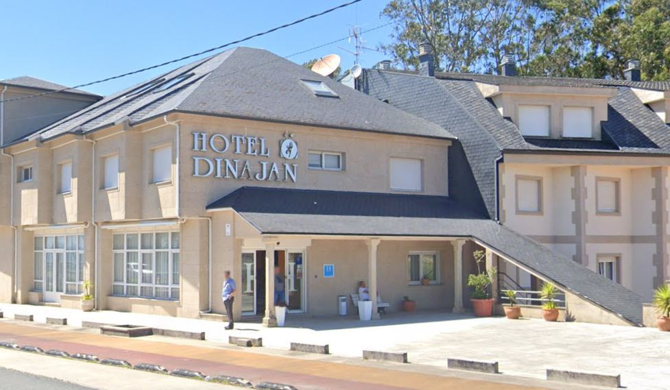 Hotel Dinajan en una imagen de Google Street View