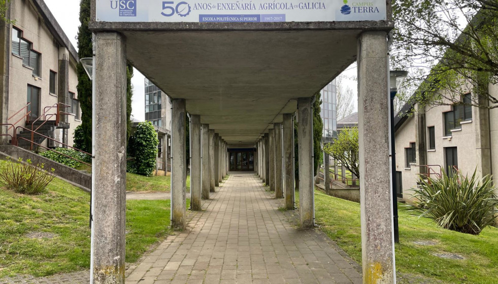 Imagen del acceso a las instalaciones de la Escuela Politécnica Superior de Ingeniería del Campus Terra de Lugo, base de operaciones de la Unidad de Gestión Ambiental y Forestal Sostenible (Uxafore