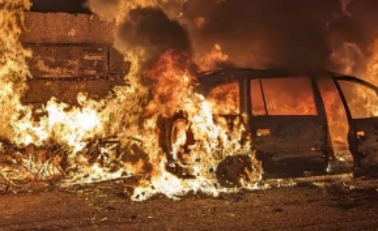 Buscan al responsable de quemar un coche de forma intencionada en Redondela