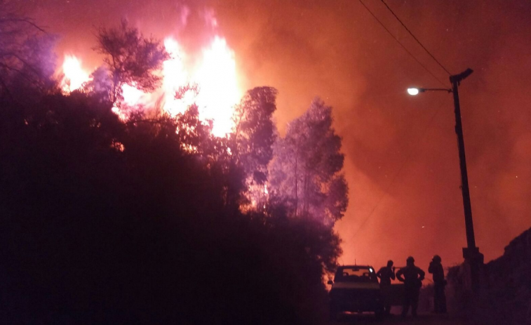 Extinguido tras quemar 70 hectáreas un incendio forestal en O Irixo