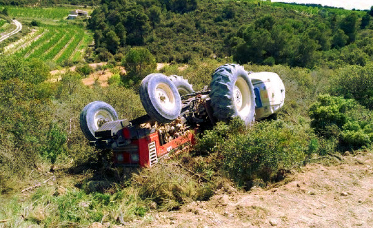 ​Fallece un hombre en Portas al volcar su tractor